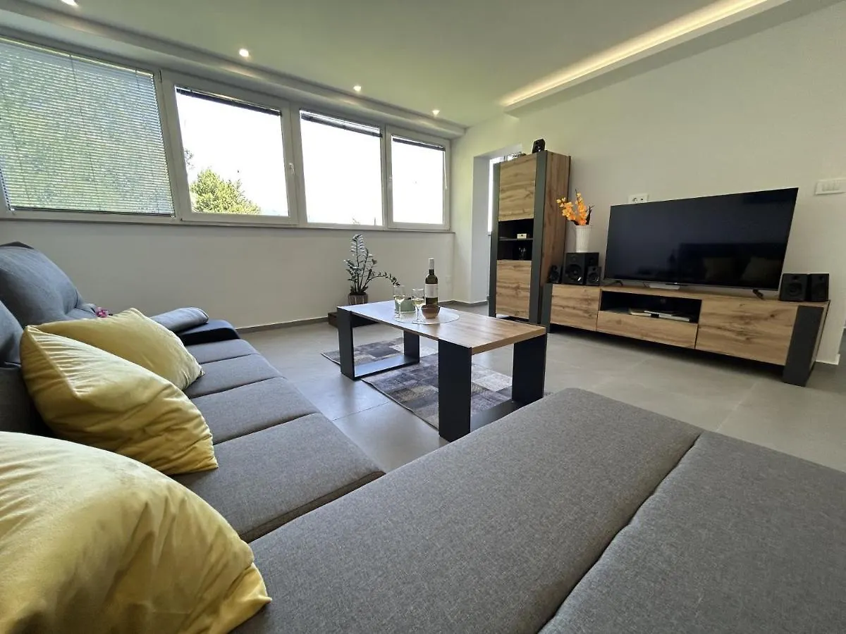 Apartment Toni Lovran